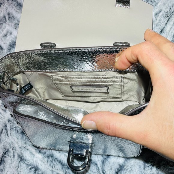 NWOT - MICHAEL KORS MANHATTAN SMALL SILVER CRACKLE LEATHER CROSSBODY(30T9TNCM1L) - Picture 9 of 9